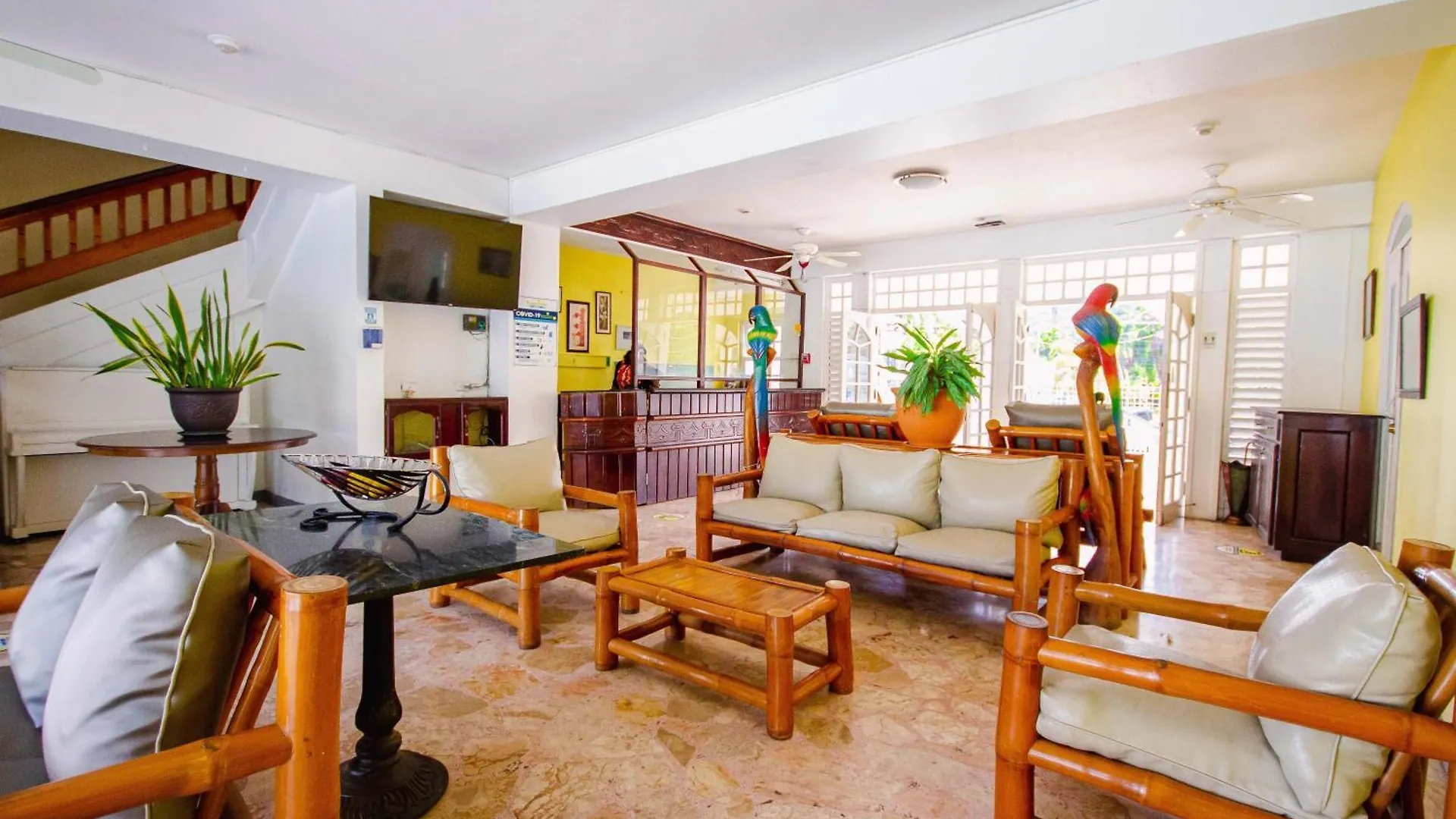 Heart Of Ocho Rios-Free Beach Acess-King Bed-Pool-100Mbps Lägenhet