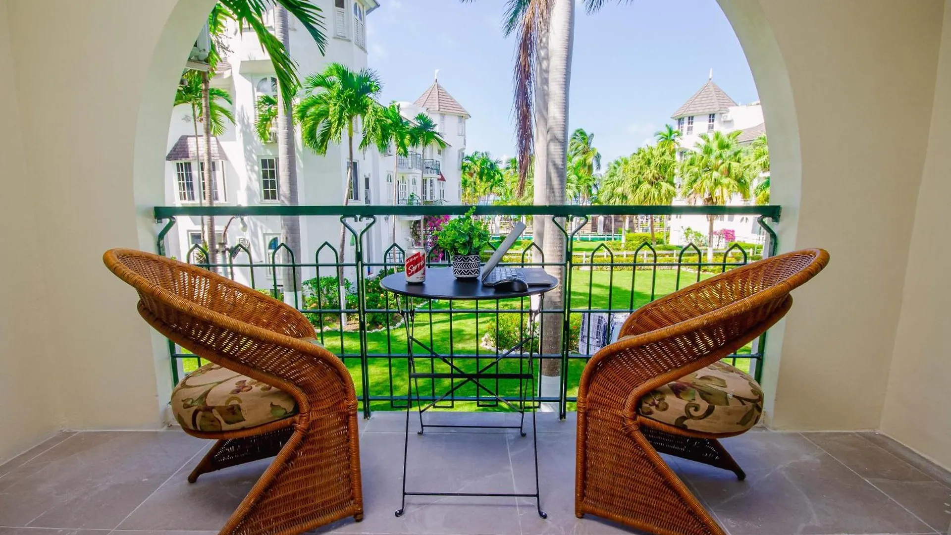 Heart Of Ocho Rios-Free Beach Acess-King Bed-Pool-100Mbps
