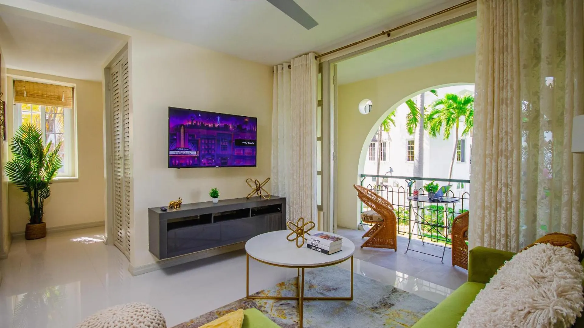 Apartment Heart Of Ocho Rios-Free Beach Acess-King Bed-Pool-100Mbps